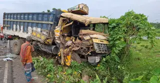 নেত্রকোণায় দুই ট্রাকের সংঘর্ষে চালক নিহত